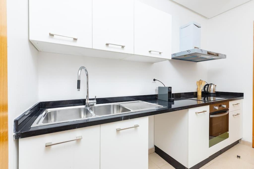 Modern 2Br Retreat In Marina Sale Luxury Living Apartment Hajja ภายนอก รูปภาพ