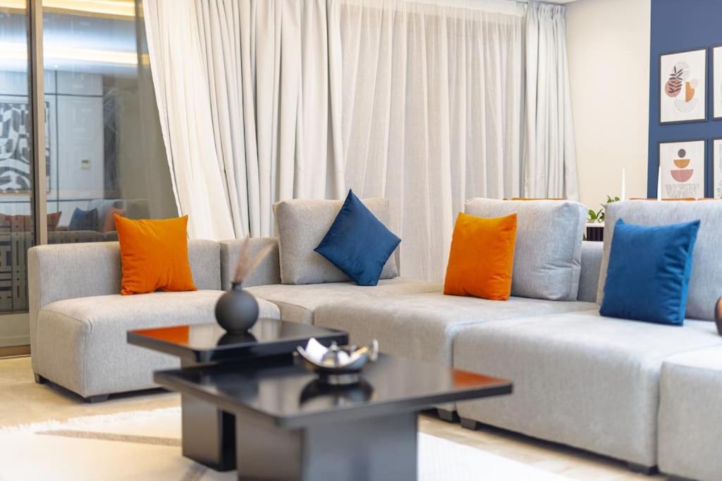 Modern 2Br Retreat In Marina Sale Luxury Living Apartment Hajja ภายนอก รูปภาพ