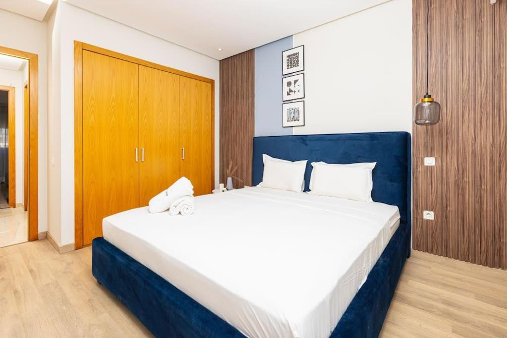 Modern 2Br Retreat In Marina Sale Luxury Living Apartment Hajja ภายนอก รูปภาพ