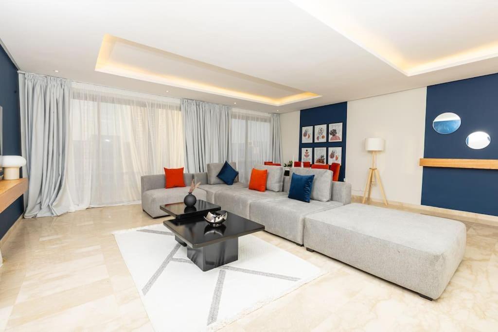 Modern 2Br Retreat In Marina Sale Luxury Living Apartment Hajja ภายนอก รูปภาพ